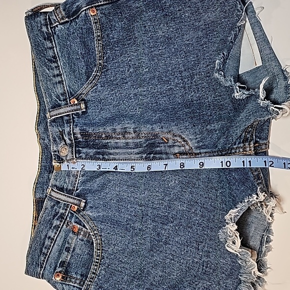 Levi's 505 Cutoff Blue Jean Shorts Medium Wash Denim Size 33 High Rise Raw Hem - Picture 6 of 7
